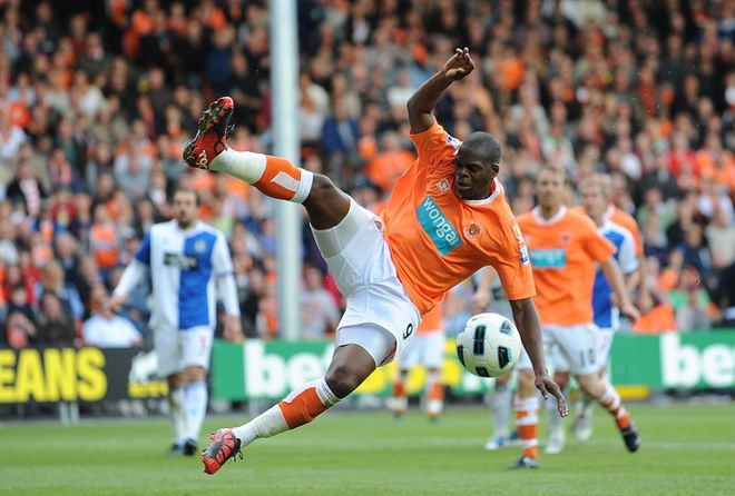 开云体育官方网站-雷丁遭遇客场不敌，丢掉关键三分