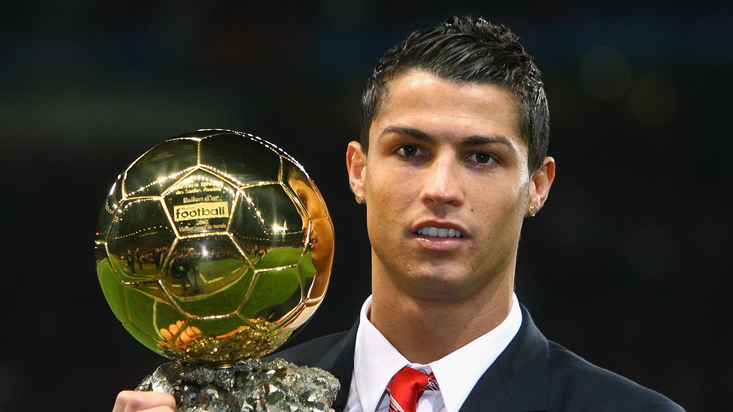 阿什拉夫爆发点燃淘汰赛之夜，阿森纳智利式坚韧过关